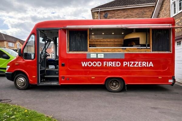 Holzofen-Pizzawagen