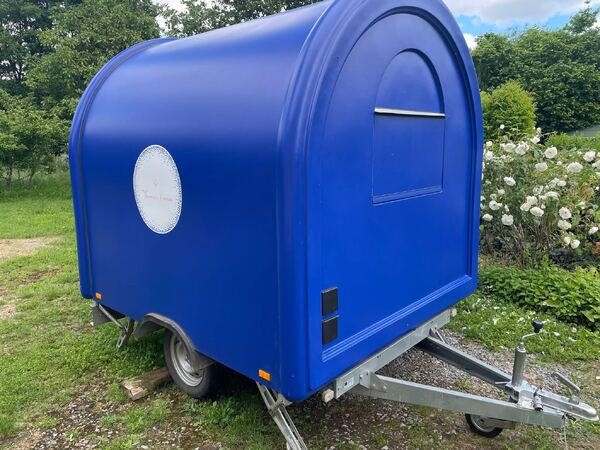 Blauer Rundanhänger